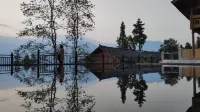 Heart of the Mountains · Mount Fanjing Homestay - Pools