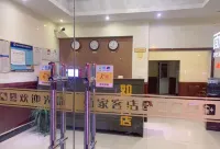 Xinxiang Home Inn (University Town) - ที่มีที่จอดรถ