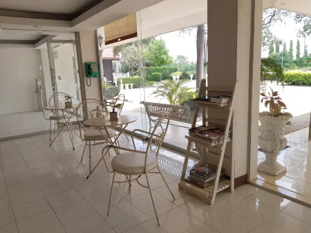 Punya Garden Hotel Отели рядом с достопримечательностью «Naresuan University»