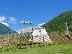 海螺溝露島·露營