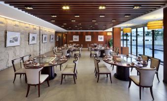 Yingde Jiqingli Xianhu · Yiluan Fenglu Hot Spring Resort Hotel