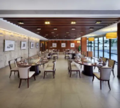 Yingde Jiqingli Xianhu · Yiluan Fenglu Hot Spring Resort Hotel