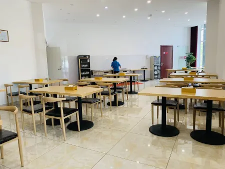 Shiyuan Villa of Jiuhua Mountain Отели рядом с достопримечательностью «Lotus Peak»