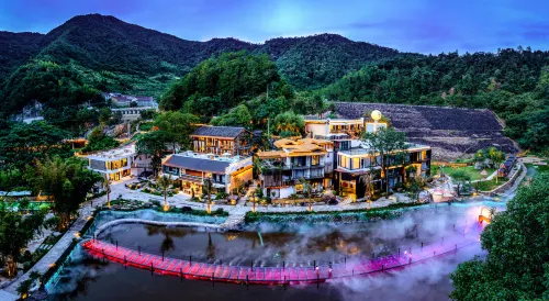 Sitting in the Valley Country House Collection