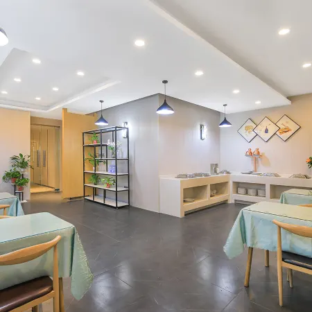 Yahou Light Luxury Hotel