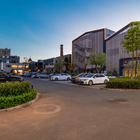 HUANG PLATINUM HOTEL