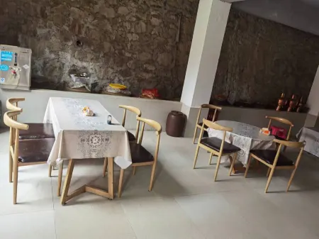 Yundao Hotel (The Third Branch in Yuanyang) Отели рядом с достопримечательностью «Pu Gao Lao Zhai»