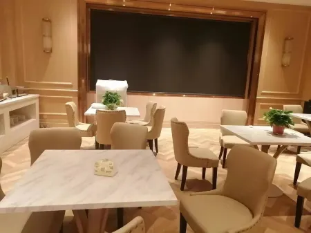 Vienna Hotel (Hefei Jingshang Commercial and Trade City) Отели рядом с достопримечательностью «Anhui University of Chinese Medicine (Shaoquanhu New Campus)»