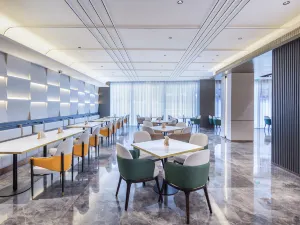Atour Hotel Golden Eagle Plaza, West Lake Road, Suqian