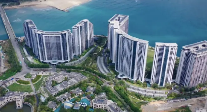 Sun Moon Star Surf Sea View Resort (Wanning Sun Moon Bay Branch) Hotels near Riyue Bay