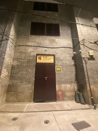 PENSÃO ELEGANTE (RUA DA FELICIDADE) Отели рядом с достопримечательностью «Руины Святого Павла»