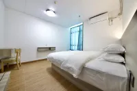 Huazhou Renze Business Hotel - Inns