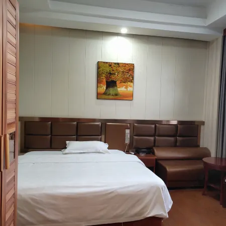 Sanhe Holiday Inn