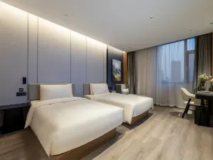 Nanyang Wuyue Plaza Zhongjing Avenue Atour Hotel