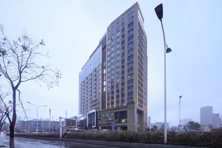 Moshang Qingya Hotel (Wuhan Hankou Railway Station) Отели рядом с достопримечательностью «Hubei University of Police (North Campus)»