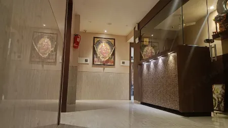 Hotel Express INN Отели рядом со станцией Panvel Railway Station