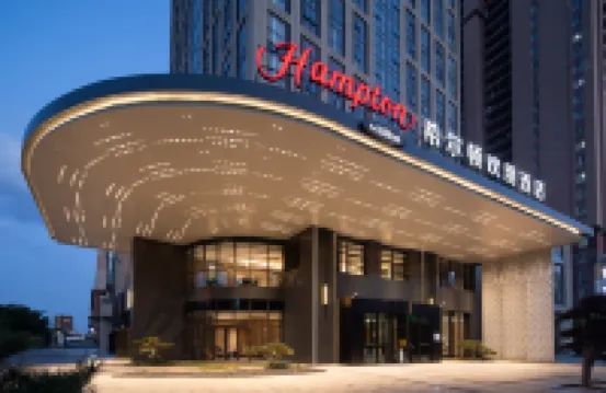 ハンプトンbyヒルトンホテル 青島市北新都心 Qingdao University of Science & Technology Gymnasium周辺のホテル