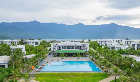 Langco Bay Retreat Отели в г. Phu Loc