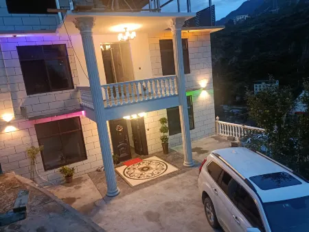 Xiaojin Yujian · Shanli Homestay Отели в г. Сиаоцзинь