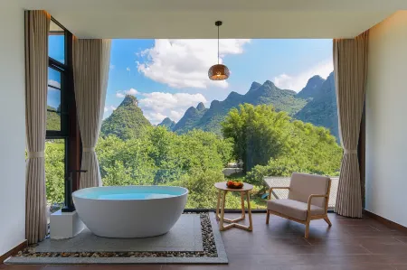 Yayuan Resort Hotel Отели рядом с достопримечательностью «Yulong Bridge»