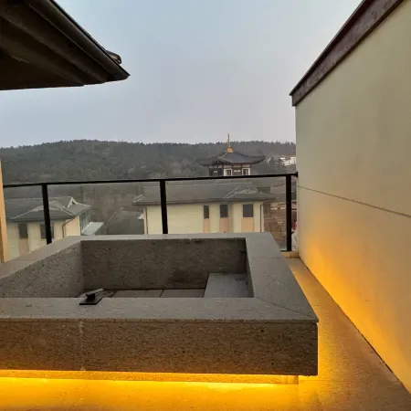 Yunchuan Private Hot Spring Homestay (Dalian Jinshitan Shengtang Lanshan)