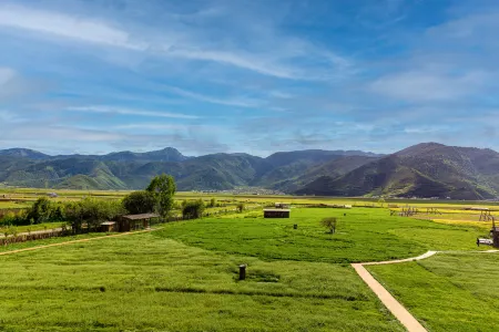 MuKa Pastoral Manor (Shangri-La Napa Lake Branch) Отели в г. Шангри-Ла
