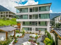 Sukyo: A Secluded Mountain Onsen Yado Hotel a Luding