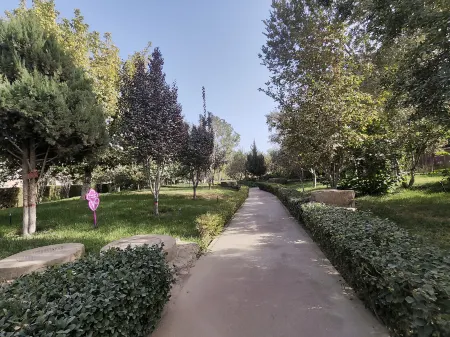 Yarkant  Guesthouse Отели рядом со станцией Shache Railway Station