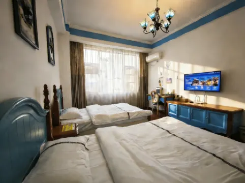 Luoping Huaying Image Theme Inn