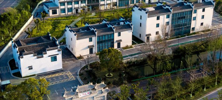 Shanhu Longdu Manor Hotels in Pinghu