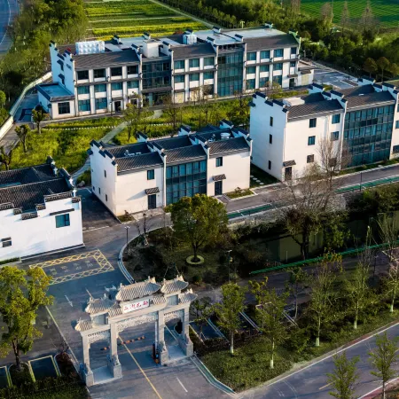 Shanhu Longdu Manor