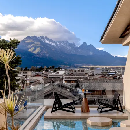 Lingbai · Lanyinshe | Snow Mountain Private Hot Spring Boutique Stay (Baisha Old Town)