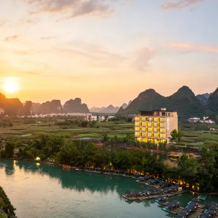 Yue Mountain Riverside Hotel (Yangshuo Yulong River Ten-Mile Gallery Scenic Area)