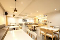 Rongda Hotel (Guomao Square Branch, Kaili Urban Area) - Kitchens