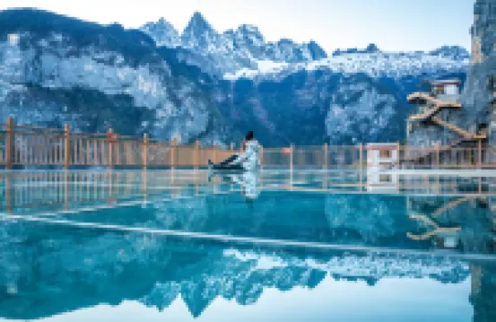 Shangri-La Snow Mountain Hotel On the iceberg