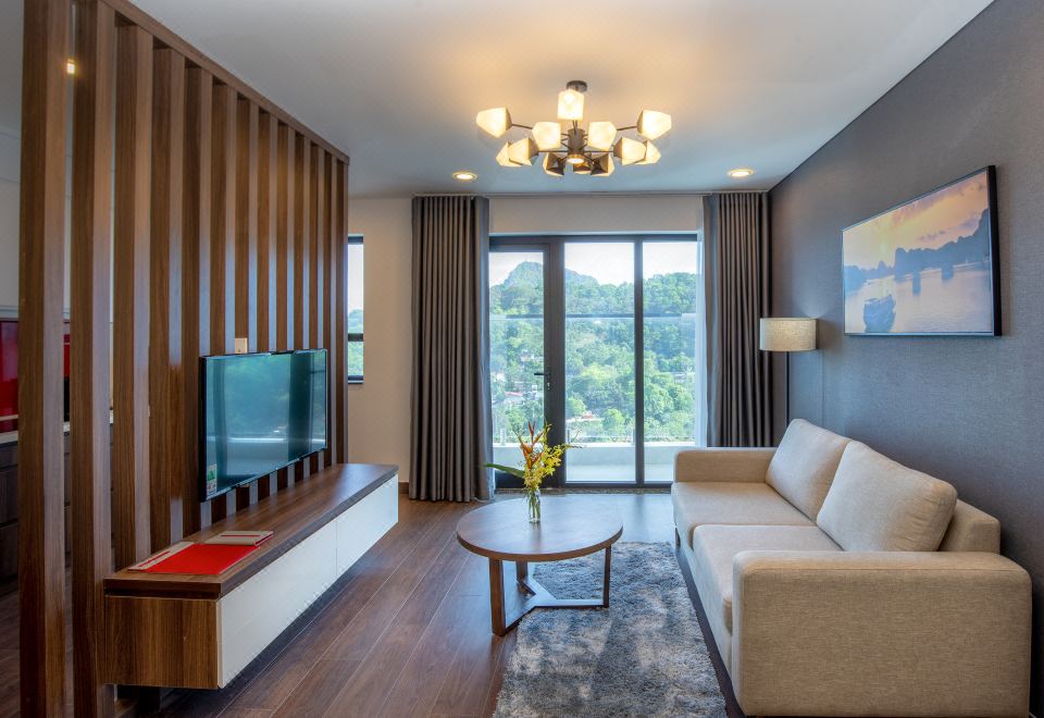 5. 라마다 호텔 앤..