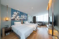 Magnotel (Qinzhou Bay Square east railstation hotel) Hotels near Guangxi University of Science and Technology Qinzhou Teaching Station
