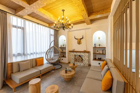 Floral Hotel ·  Zhangjiagang Qixi Hotel Отели рядом с достопримечательностью «Liangfeng Ecological Park»