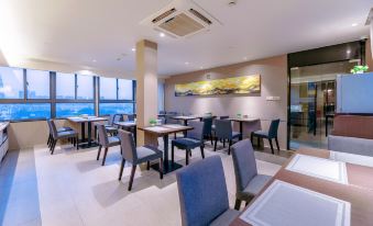 Home Inn Plus (Ningbo Old Bund Tianyi Square)