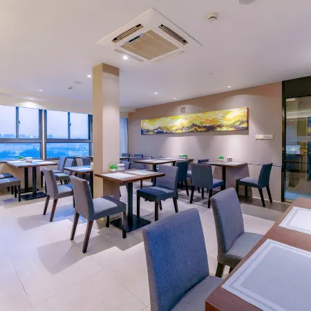Homeinn Plus Hotel (Ningbo Laowaitan Tianyi Square)