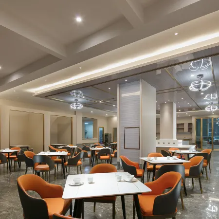 Daems Grand Hotel(Yuanjiang Rainbow island)