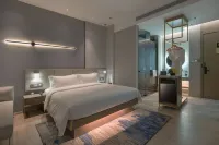 朗悦酒店（深圳國際會展中心福海西地鐵站店） 鄰近沙井西站的酒店