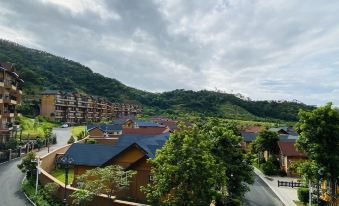 Ms Zhou Hot Spring Holiday Villa