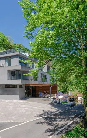 Persimmon Tree Homestay (Bifengxia Scenic Area) Отели рядом с достопримечательностью «Bifeng Gorge»