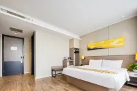 Romantic Season Yunshang Hotel (Shenyang North Station Old North City Night Market Store)