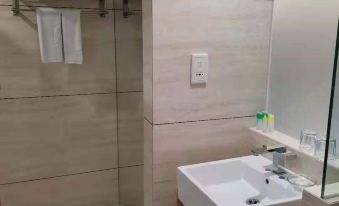 Huifeng Hotel - Housity