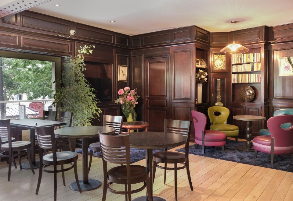 호텔 런던 파리의 조식 뷔페 모습입니다.