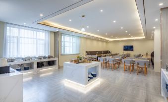 Starway Hotel (Tongliao Mingren Avenue Branch)