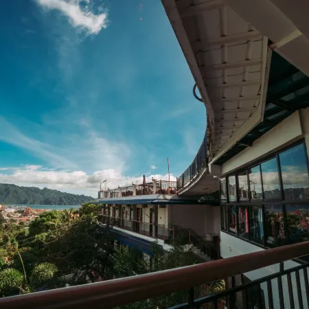 Skylodge Resort