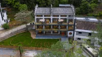 Returning to the original heart of seclusion, the beautiful abode - con vista montagne